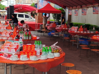 图片包括 桌子, 修建, 户外, 食物

AI 天生的内容可能不准确。