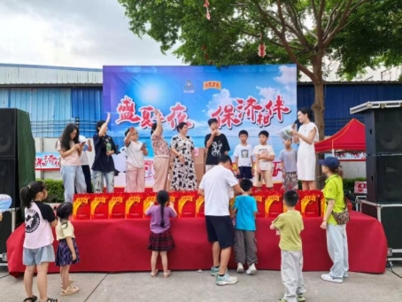 一群人在游行

AI 天生的内容可能不准确。